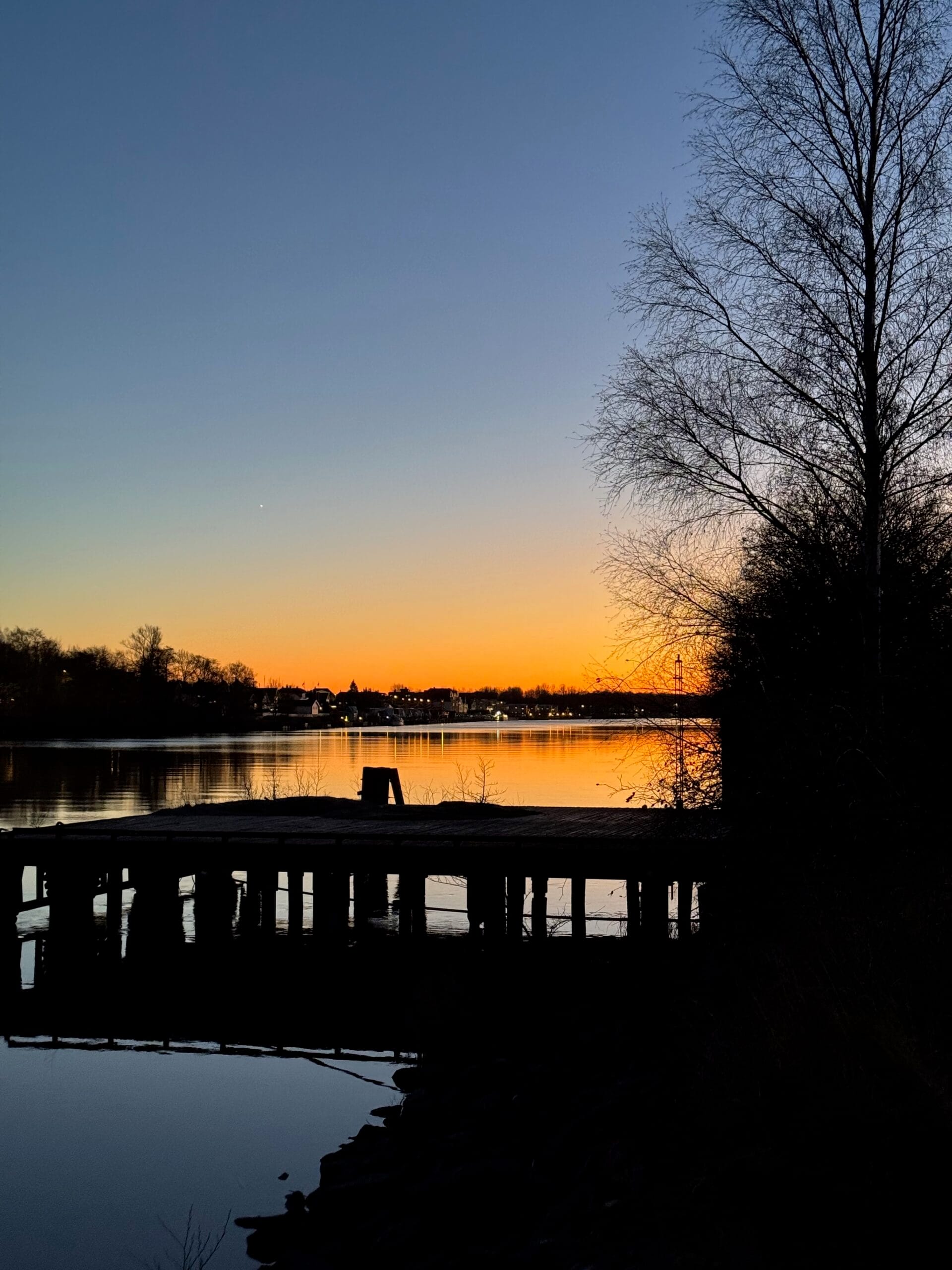 Elven utenfor kontoret i Fredrikstad